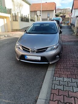 Toyota Auris TS(kombi) 1.4 diesel 2013, do provozu 4/2014