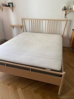 Postel IKEA s roštem 160x200