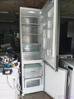 Prodám funkční lednici zn.SAMSUNG výška-190 cm--DOVEZU--