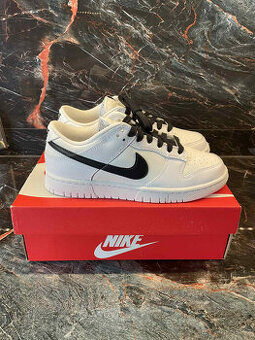 Nike Dunk Low Reverse Panda