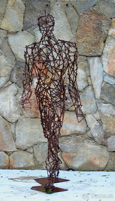 Plastika Kráčejícího muže - prodano