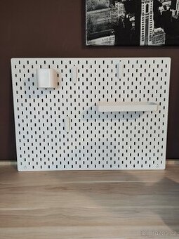 Dírkovaná nástěnka SKÅDIS - IKEA