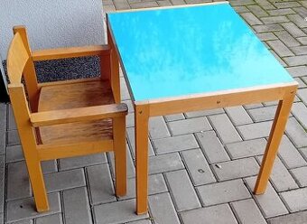 Dětský stolek a židlička
