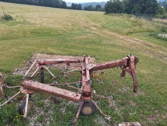 Obraceč sena Fella TH520