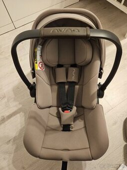 Nuna ARRA™ next cedar + Nuna BASE™ next