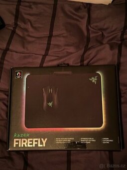 Razer Firefly s obalem