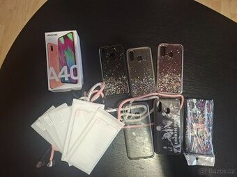 Mobilní telefon Samsung A40 s příslušenstvím