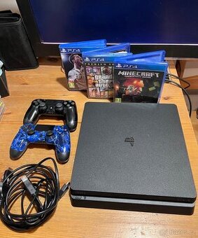 PlayStation 4 + GTA Minecraft FIFA a dva ovladače