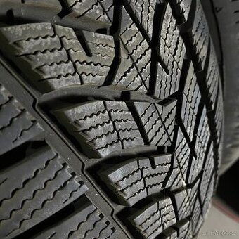 NOVÉ Zimní pneu 215/60 R17 96H Dunlop