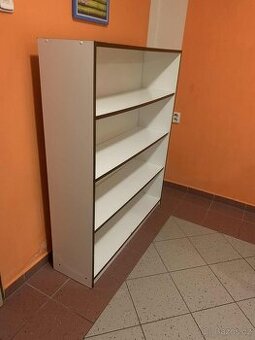 Dlouhý bílý regál / skříň 135 cm – Olomouc - 1