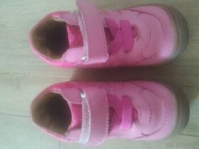 Nove detske boty c.20