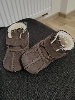 Detske botky s koziskem uvnitr