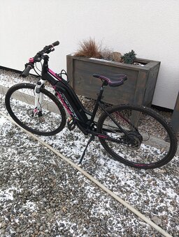 Dámské trekingové elektrokolo Rockmachine