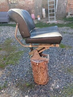Sedačka na traktor IFA