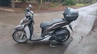Yamaha Xenter 125 , r.v.2015 najeto jen 4.735km