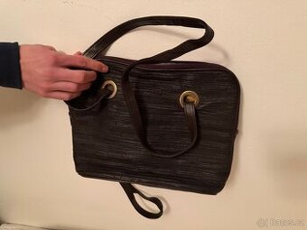 Černá strukturovaná kabelka