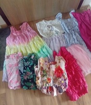 Balík oblečení pro holku