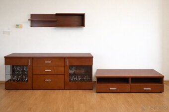 Krásný masivní set nábytku (ořech)