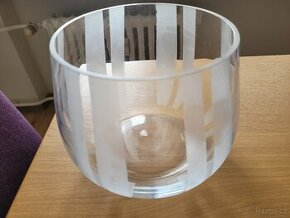 Krasna dekorativní vaza