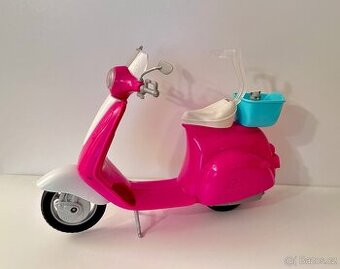 Barbie skútr