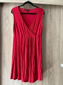 Červené bavlnění šaty/Kojící