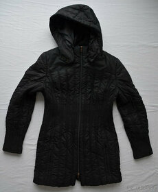 Černá zimní bunda s kapucí Móda 42