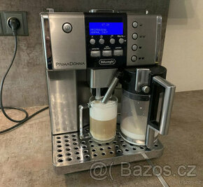 Delonghi primadonna kávovar kovový včetně nádoby na mléko