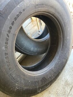 2ks pneu Kormoran a 2x Michelin 295/80 R22,5 (dva kusy), 70%