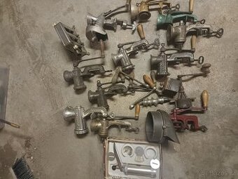 Mlýnky ,šrotovníky, retro kuchyň vše za 500