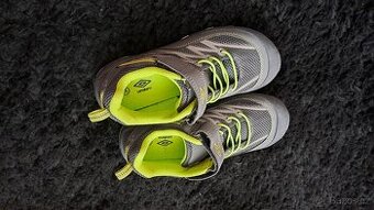 Umbro, vel. 34 - 1