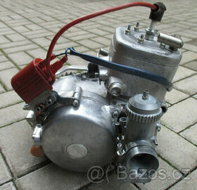 ND na závodní motor čz 511 516 válec hlava víko vodní pumpa - 1