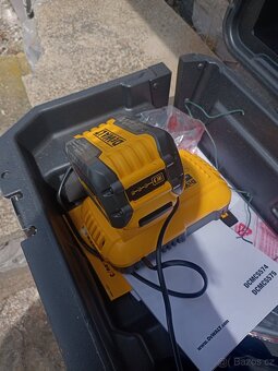 Aku pila DeWALT. - 1