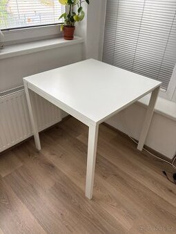 prodám bílý IKEA stůl v dobrém stavu