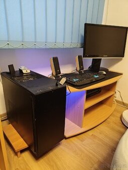 Herní sestava (PC+LCD+Klávesnice+Myš+Repro)