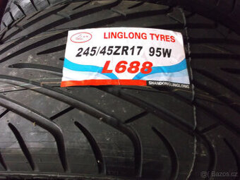 245/45 R17
