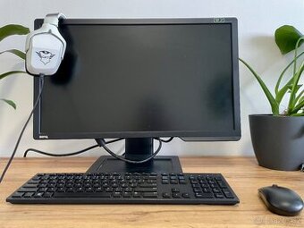 Herný PC GeForce GTX 1070 (8GB), i7 (4Ghz), 144Hz monitor.