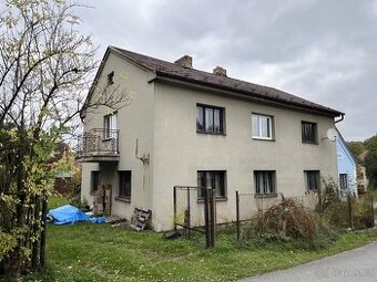 Prodej RD dvě bytové jednotky, prostorná dvou garáž s pozemk - 1