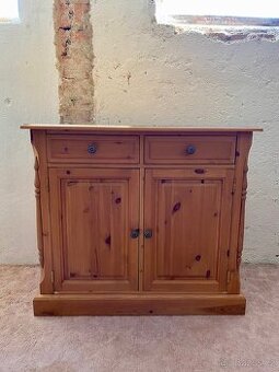 Skříňka z masivu - 1