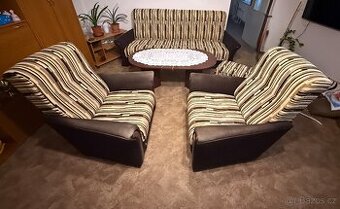 Pohovka, křesla, taburet a stůl