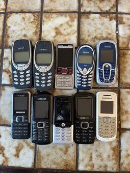 Sada starých/vintage mobilních telefonů (10 ks)