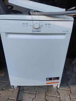 Indesit myčka 4 roky stará