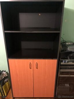 Skříně, vitrína a policová skříň-sestava