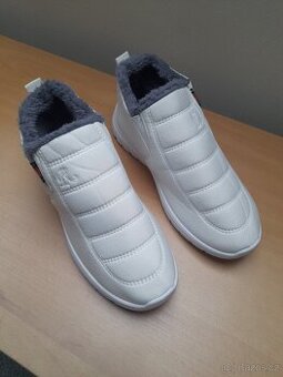 Dámské bílé zimní boty, stélka 26cm, nové