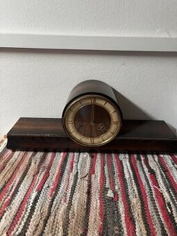 Mechanické stolní hodiny s münsterskou zvonkohrou