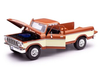 Aston Martin Valkyrie a Ford F150 Pick-Up    1:18  Maisto