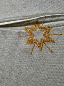 Vyšívaný ubrus vánoční