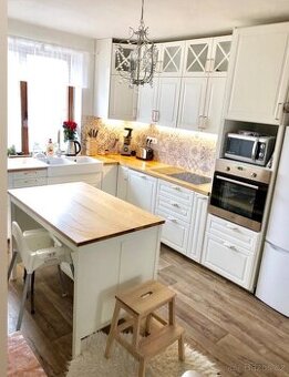 KUCHYŇSKA llinka IKEA + spotřebiče + ostrůvek