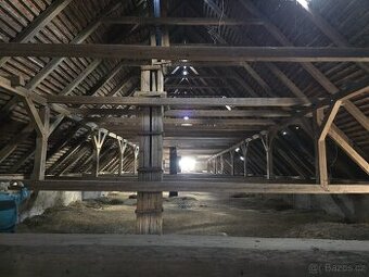 Trámy a starý krov