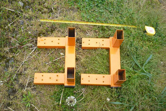 stojky na skladování dřeva a vybavení dřevorubce