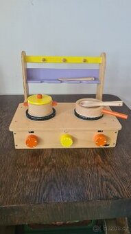 Malá dřevěná kuchyňka